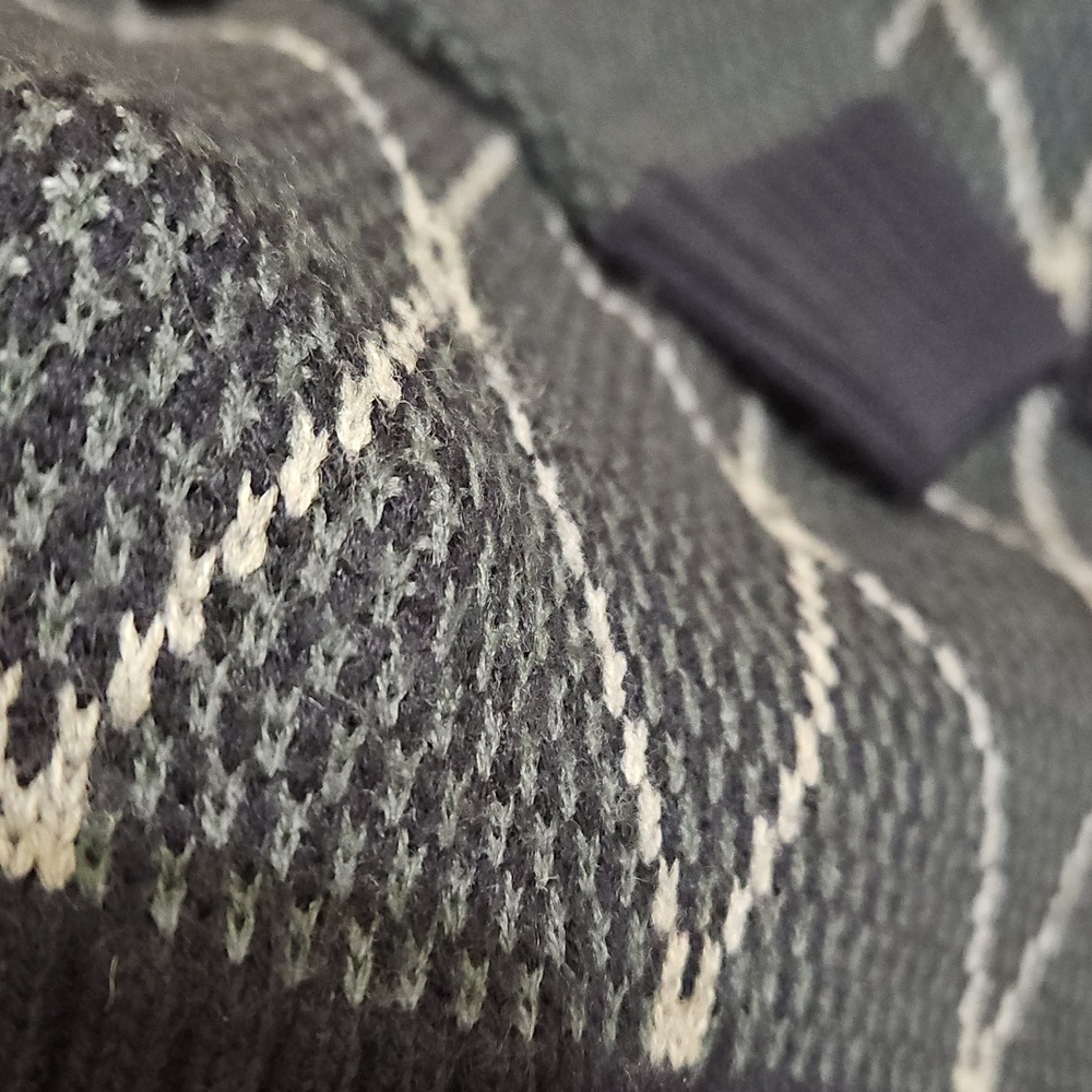 Vintage Diamond Pattern Sweater - Picture 12 of 12